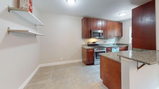 Foto del edificio - 2339 40th Pl NW