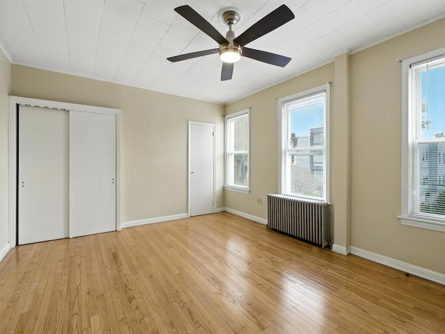 Foto del edificio - 32 Gardner Ave