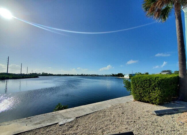 Foto del edificio - 201 Coppitt Rd