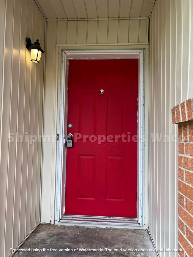 Building Photo - 1813 La Porte Dr