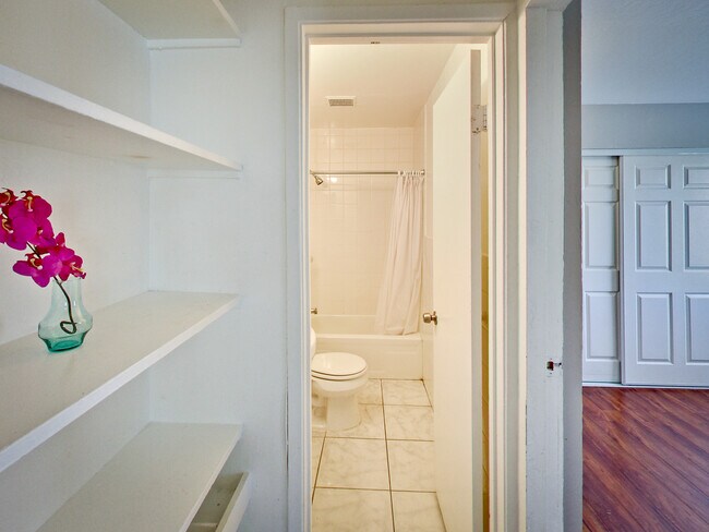 Foto del edificio - 2274 E 15th St