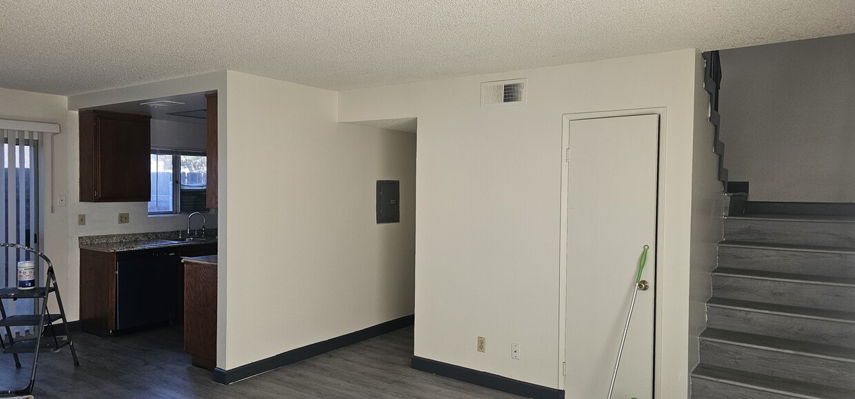 Primary Photo - 204 Grayson Way