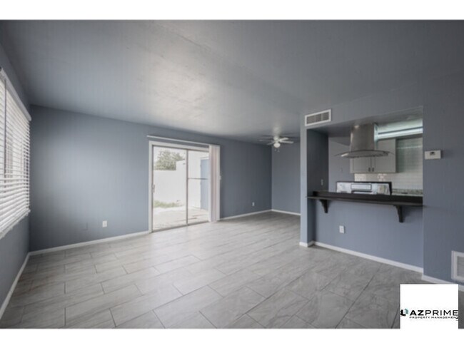 Foto del edificio - Welcome to This Beautifully Renovated 3/1 ...