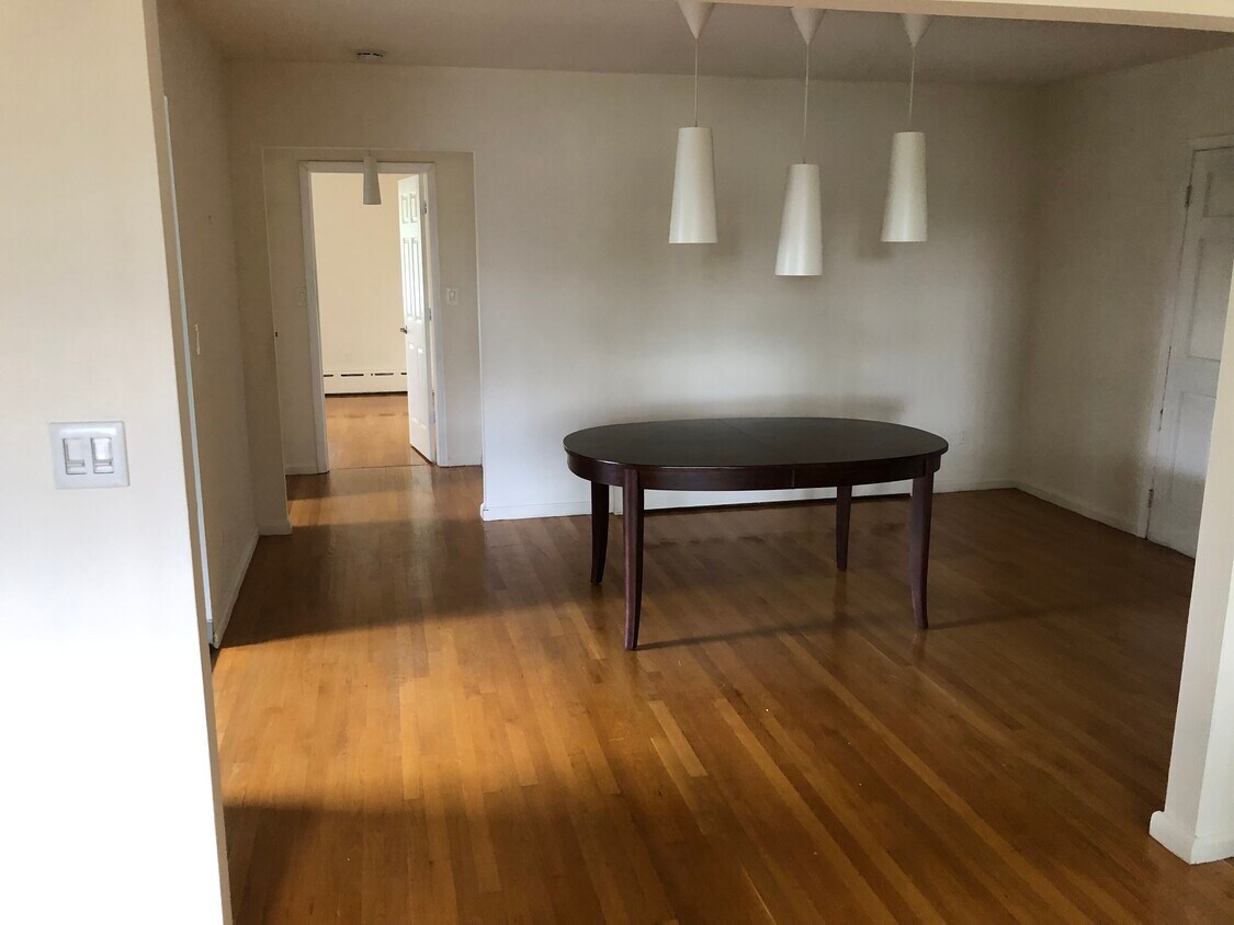 Dining area ~~~ open concept - 5925 Delafield Ave