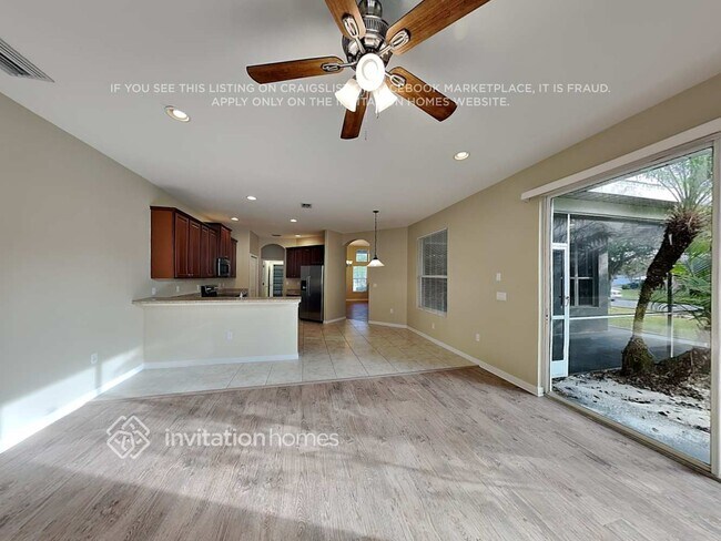 Building Photo - 12423 25th Ct E