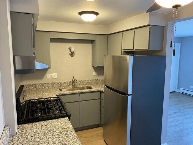 Foto del edificio - 3710 W 119th St