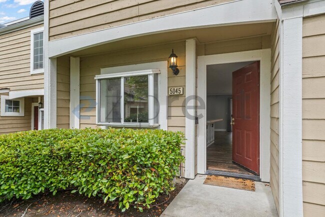 Foto del edificio - 5045 Hiller Ln