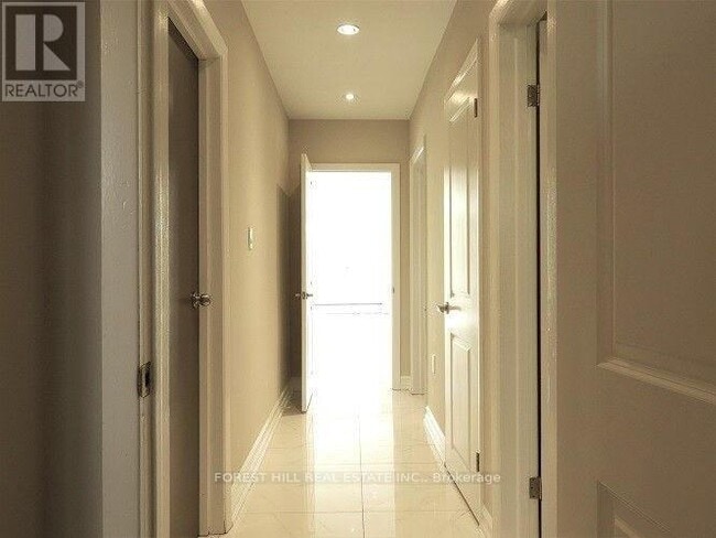 Building Photo - 42 Emerald Crescent