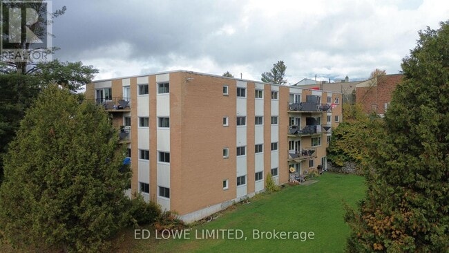 Building Photo - 250 Morrison St