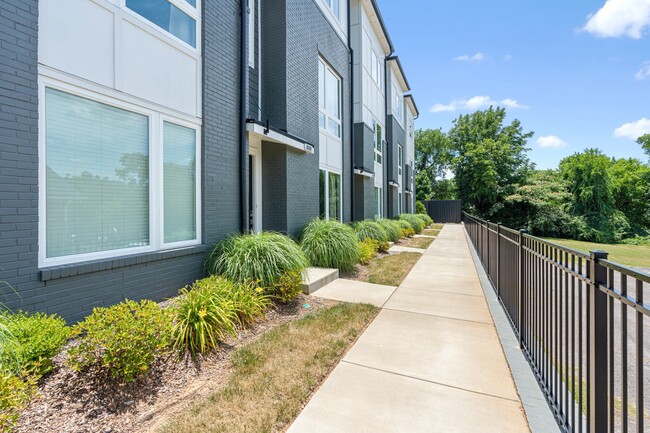 Building Photo - 808 Vibe Pl