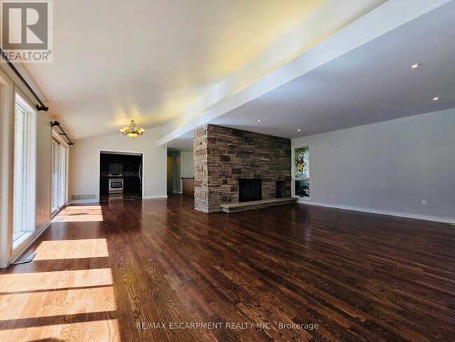 Photo du bâtiment - 1200 Birchview Dr