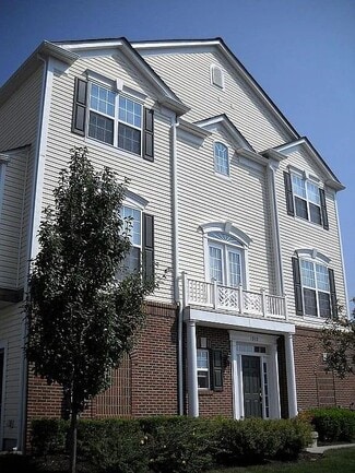 Building Photo - 1910 Cavalier Ln