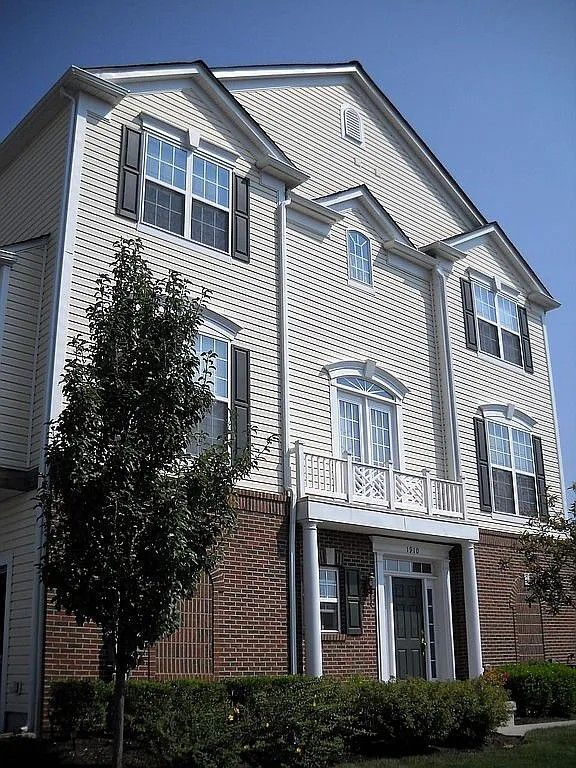 Building Photo - 1910 Cavalier Ln