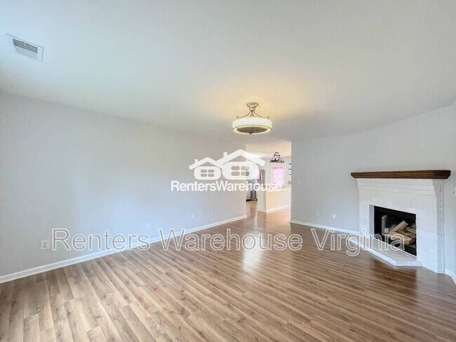 Building Photo - 1760 Pathfinder Dr