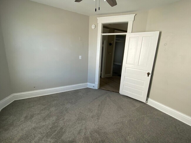 Foto del edificio - 618 Douglas Ct