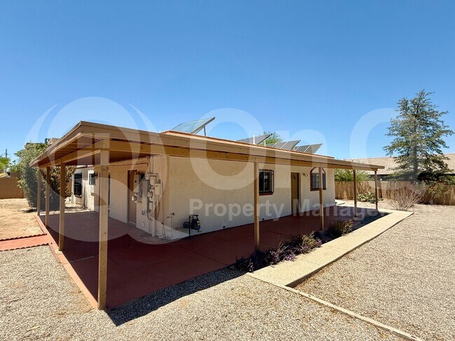 Foto del edificio - 1303 N Walnut Blvd