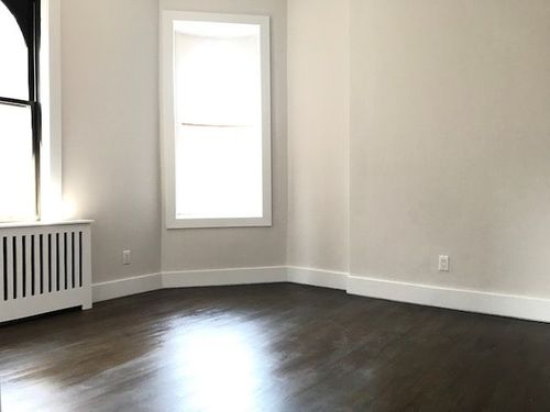 Building Photo - 77 W 68th St