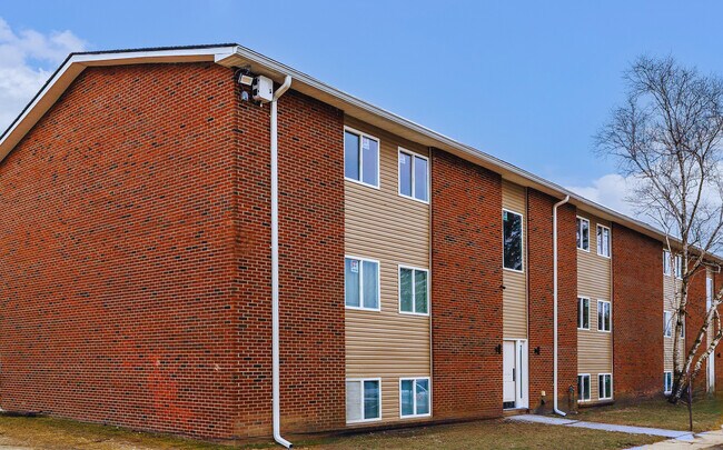 Afuera - Lansing Grove Apartments