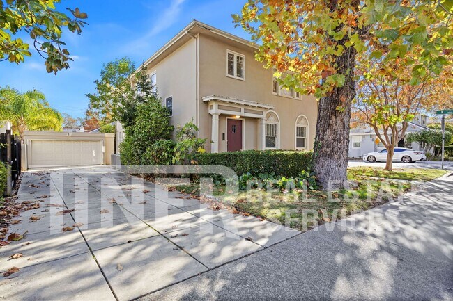Foto del edificio - East Sacramento Charmer on Corner Lot - Ti...
