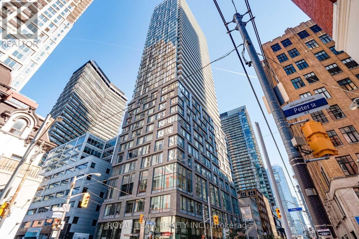 Photo principale - 101-3101 Peter St