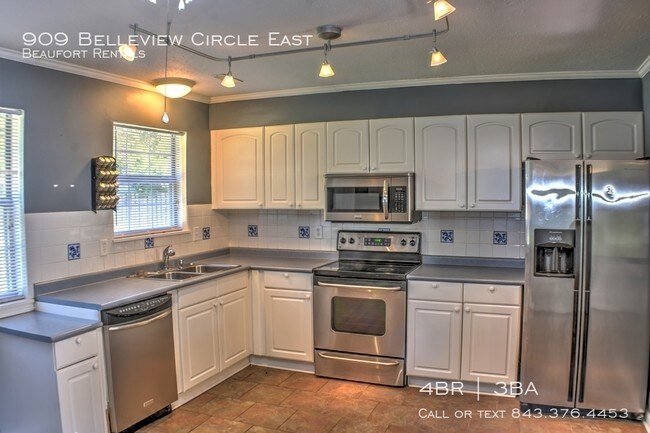 Building Photo - 909 Belleview Circle East