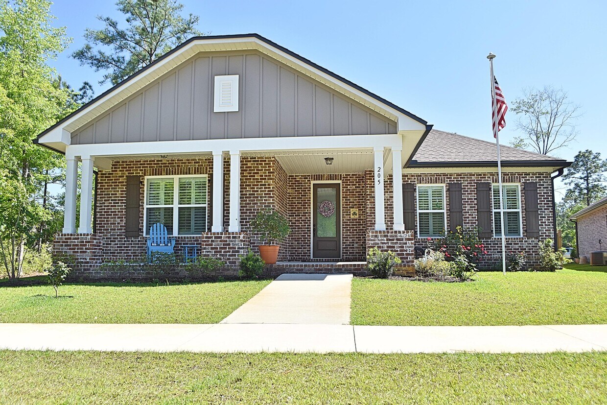 Foto principal - 205 Oaktree Blvd