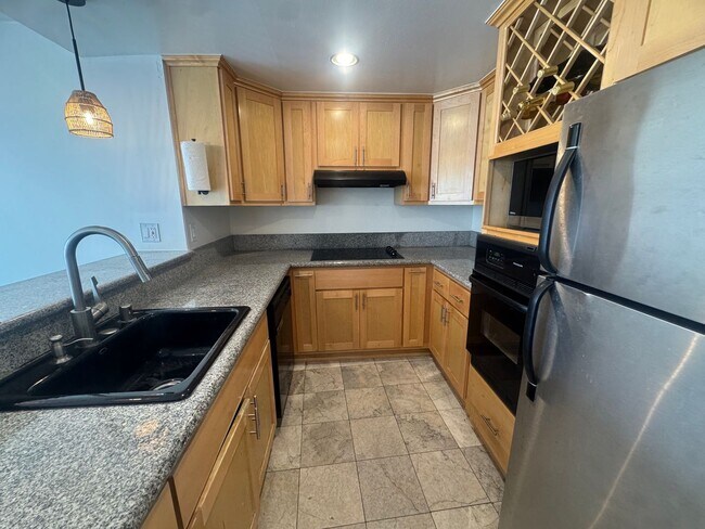 Foto del edificio - High-Rise Long Beach Condo with Ocean Views, Huge Balcony and Parking