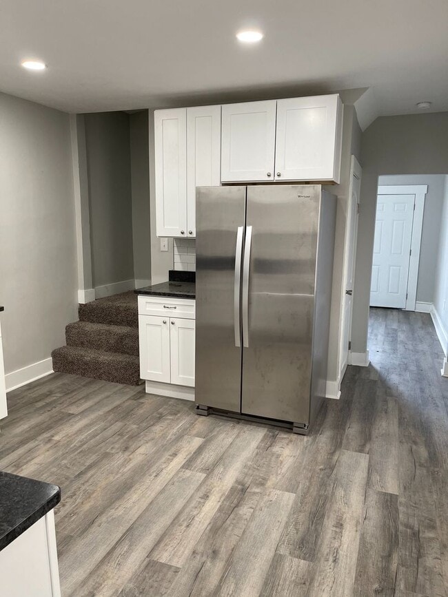 Building Photo - 117-119-119 E Innis Ave