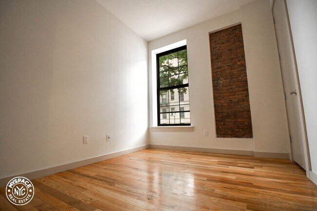 Building Photo - 707 St Johns Pl
