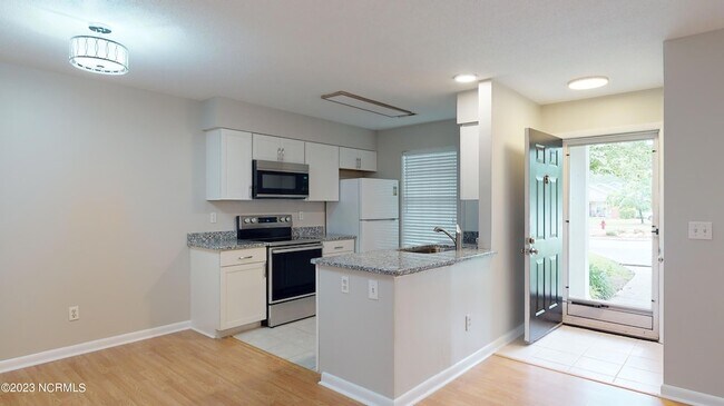 Foto del edificio - 1218 Wilshire Cir