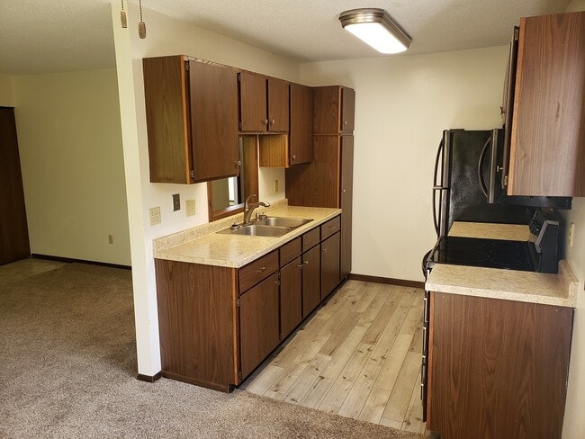 Building Photo - 1918 E 3rd St