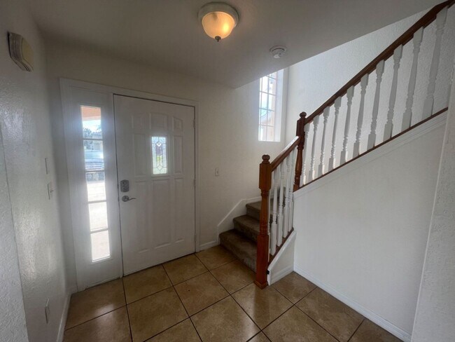 Building Photo - Fantastic Deal on Poinciana Home