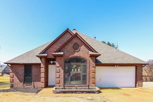 Foto del edificio - 6651 Spencer Forest Cove W