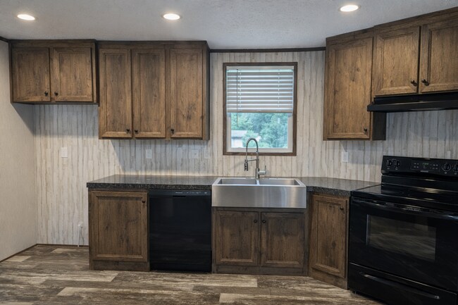 Building Photo - 732 Parkview Dr