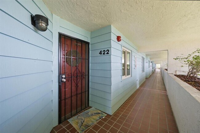 Foto del edificio - 9604 Cortez Rd W