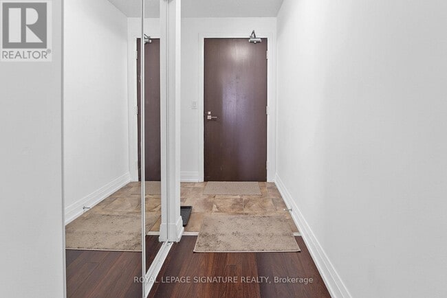 Photo du bâtiment - 1060 Sheppard Ave W