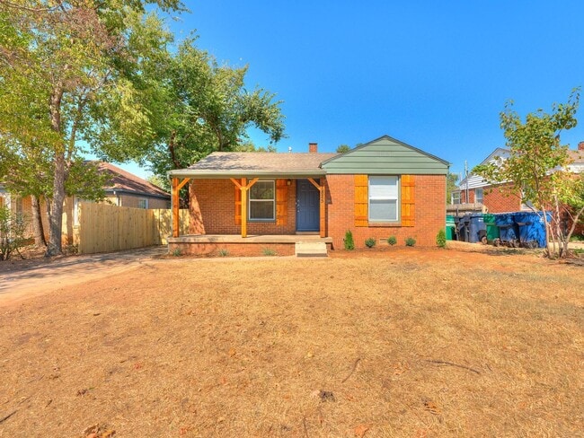 Building Photo - Charming Military Park Home: 2 bed 1 bath with many updates! Very cute!