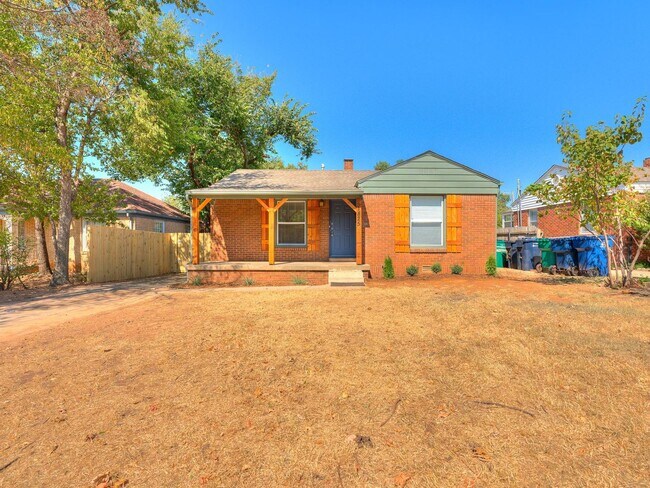 Foto del edificio - Charming Military Park Home: 2 bed 1 bath with many updates! Very cute!