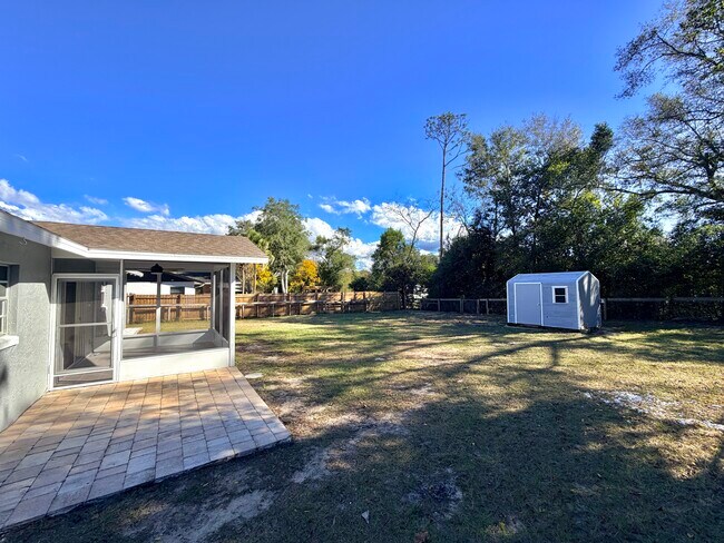 Patio interior - 21414 SW Honeysuckle St