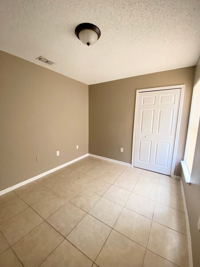 Foto del edificio - 12544 Gulliver Rd