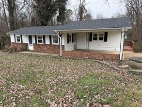 Building Photo - 1601 Macedonia Church Rd