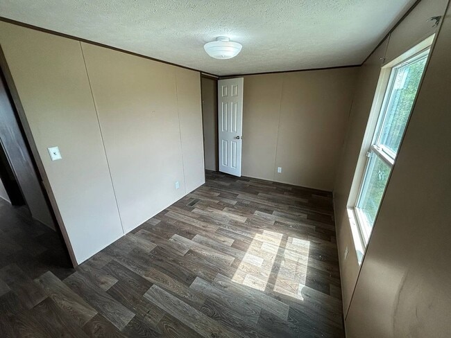 Building Photo - 1521 Bunnys Dr