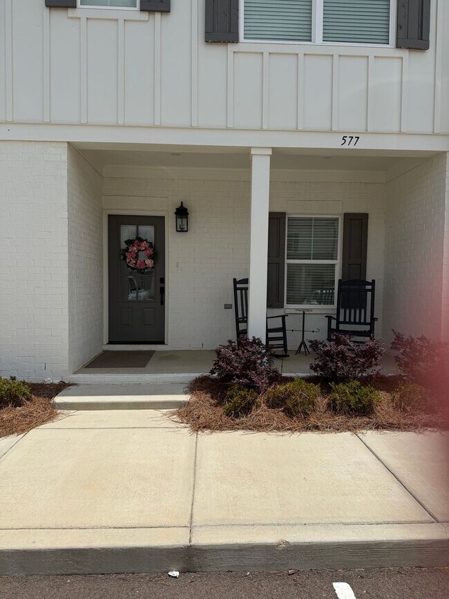 Foto del edificio - 577 Meadow Crest Circle