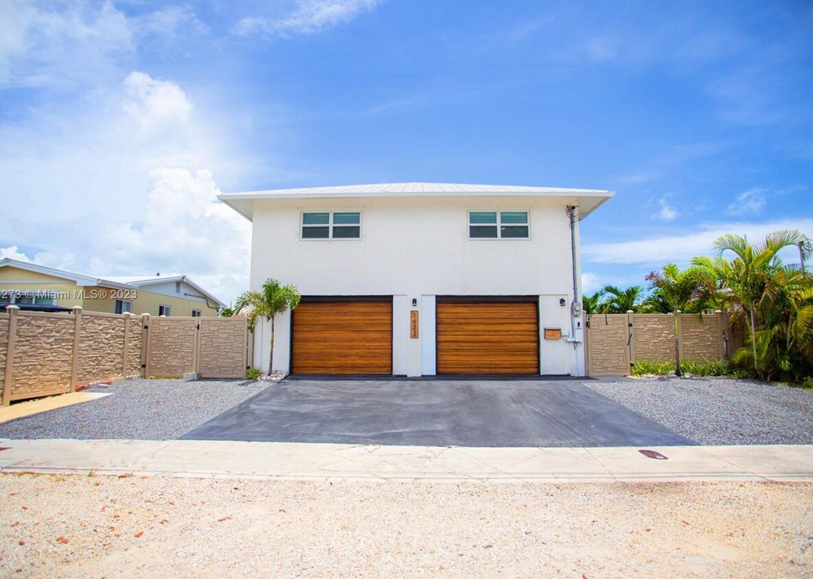 Primary Photo - 1623 Venetian Dr