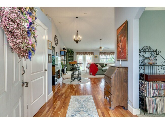 Foto del edificio - Charming One Level Custom Home