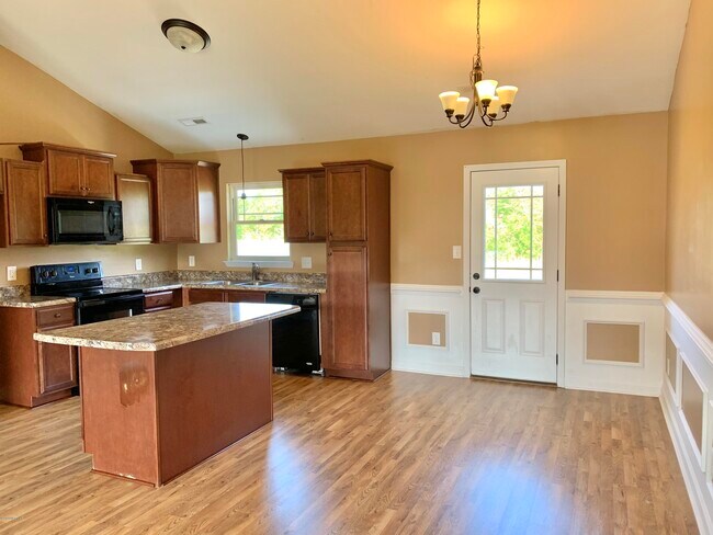 Foto del edificio - 421 McCall Dr