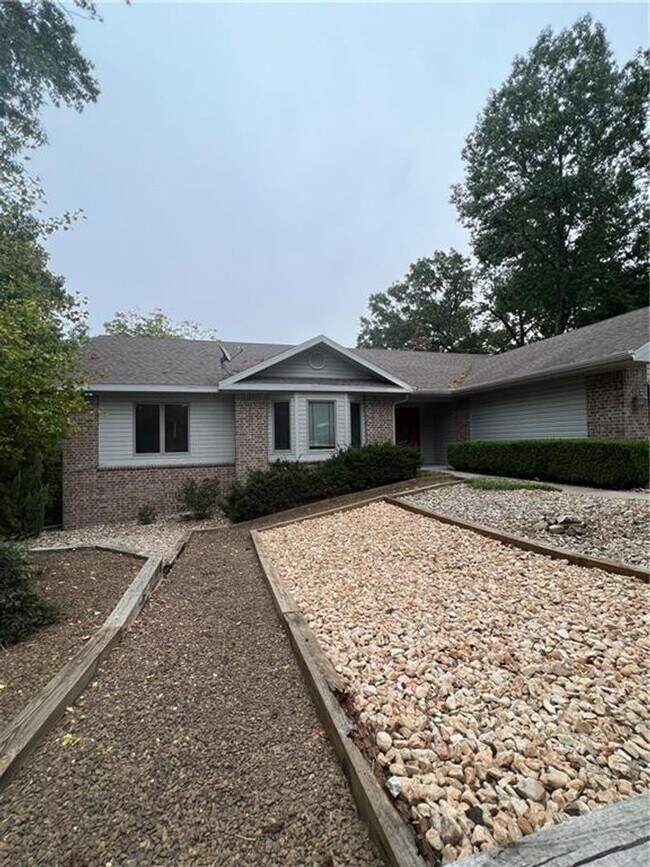 Building Photo - 40 Kintyre Dr