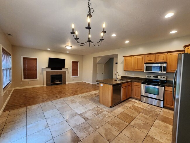 Building Photo - ELF PRICED! 3 bd. 2.5 bath Luxury Townhome!