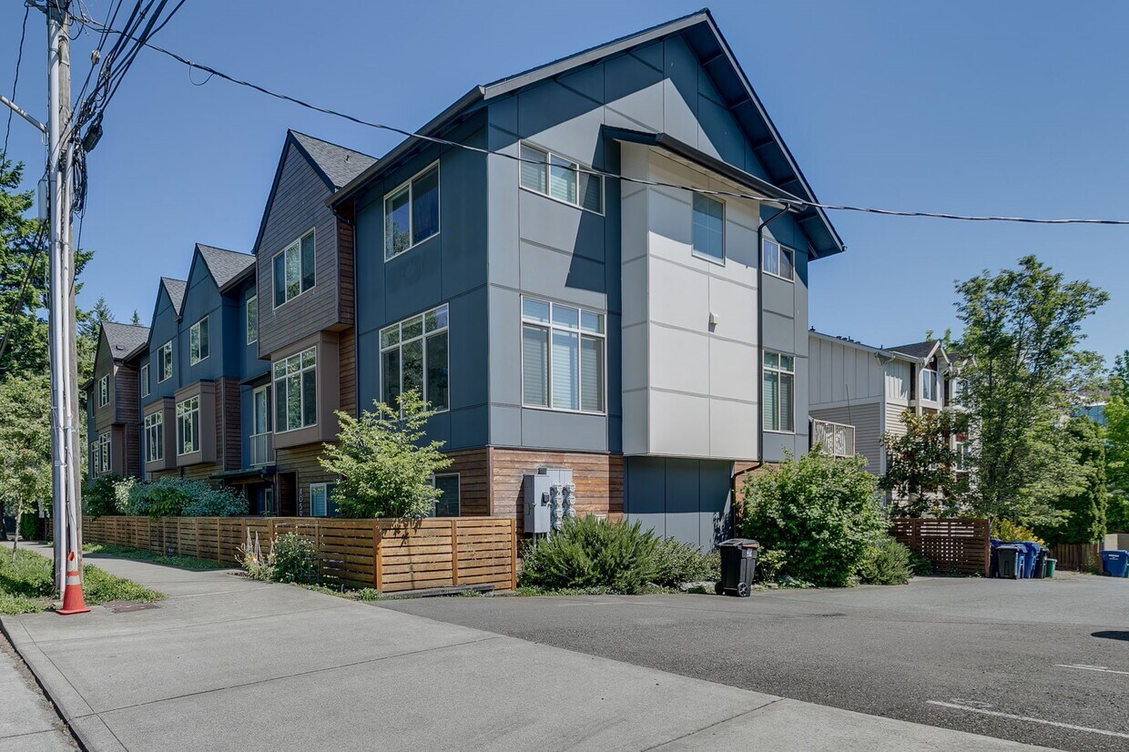 Foto principal - 4063 NE 50th St