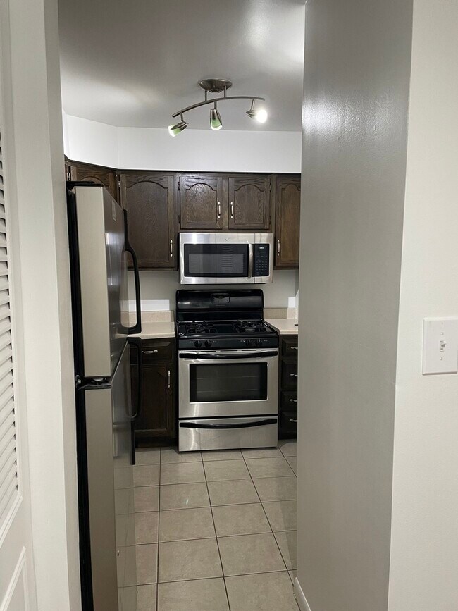 Foto del edificio - 644 W Arlington Pl